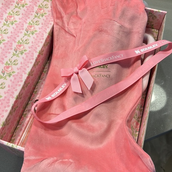 LoveShackFancy 40 oz cup - Picture 5 of 6